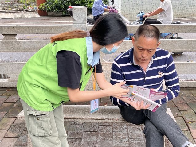三鄉(xiāng)鎮(zhèn)開展“禁毒宣傳進(jìn)公園，人人參與共防毒”活動(dòng)圖片1.JPG